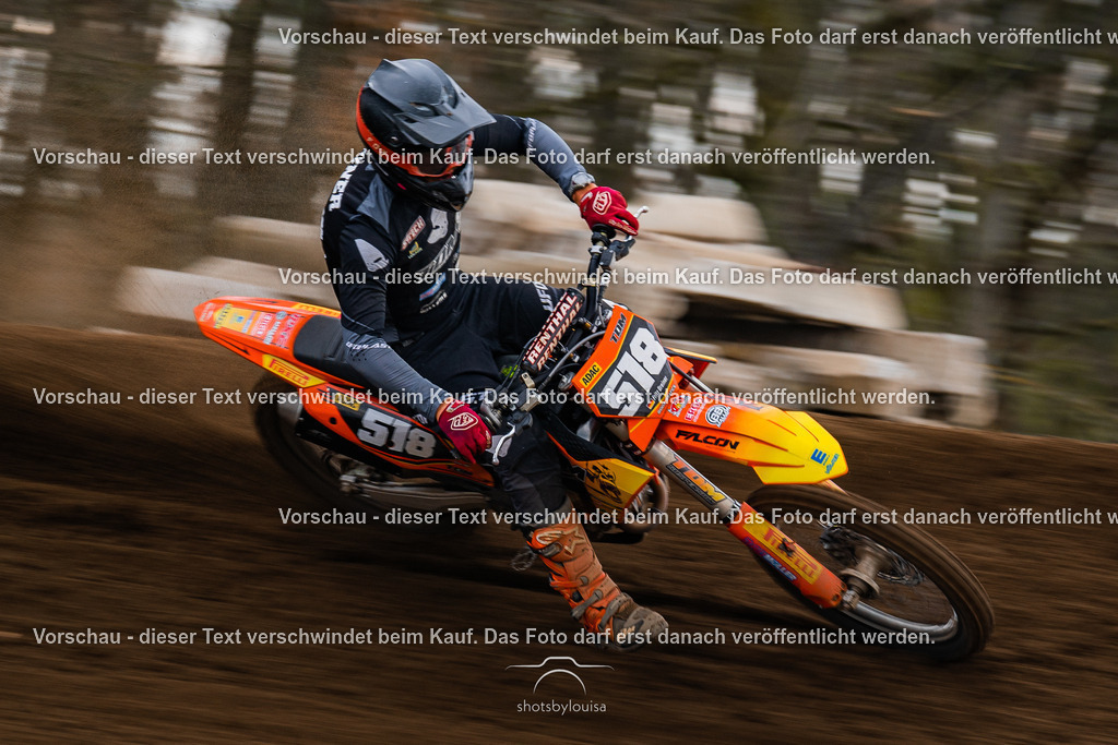 04_13_Bensdorf_MX1-3223 | Sportfotografin aus Berlin-Brandenburg mit Fokus auf Motocross. Ich halte deine sportliche Leistung und echte Emotionen auf und neben der Strecke professionell fest. Entdecke die Fotos von deinem Rennen und bestelle sie direkt hier im Shop.