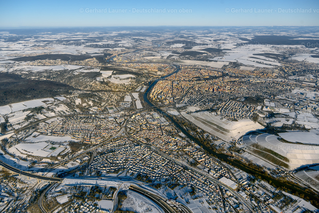 4043138 | WüRZBURG 13.02.2021 Stadtgebiet mit Außenbezirken und Innenstadtbereich in Würzburg im Bundesland Bayern, Deutschland. Weiterführende Informationen bei: Stadt Würzburg. // City area with outside districts and inner city area in Wuerzburg in the state Bavaria, Germany. Further information at: Stadt Wuerzburg. Foto: Gerhard Launer