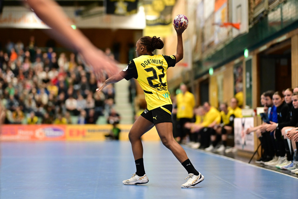 Handball I Frauen I Saison 2024-2025 I 1. HBF I 12. Spieltag I Buxtehuder SV - Borussia Dortmund | Deborah Lassource (22, Borussia Dortmund) - Realisiert mit Pictrs.com
