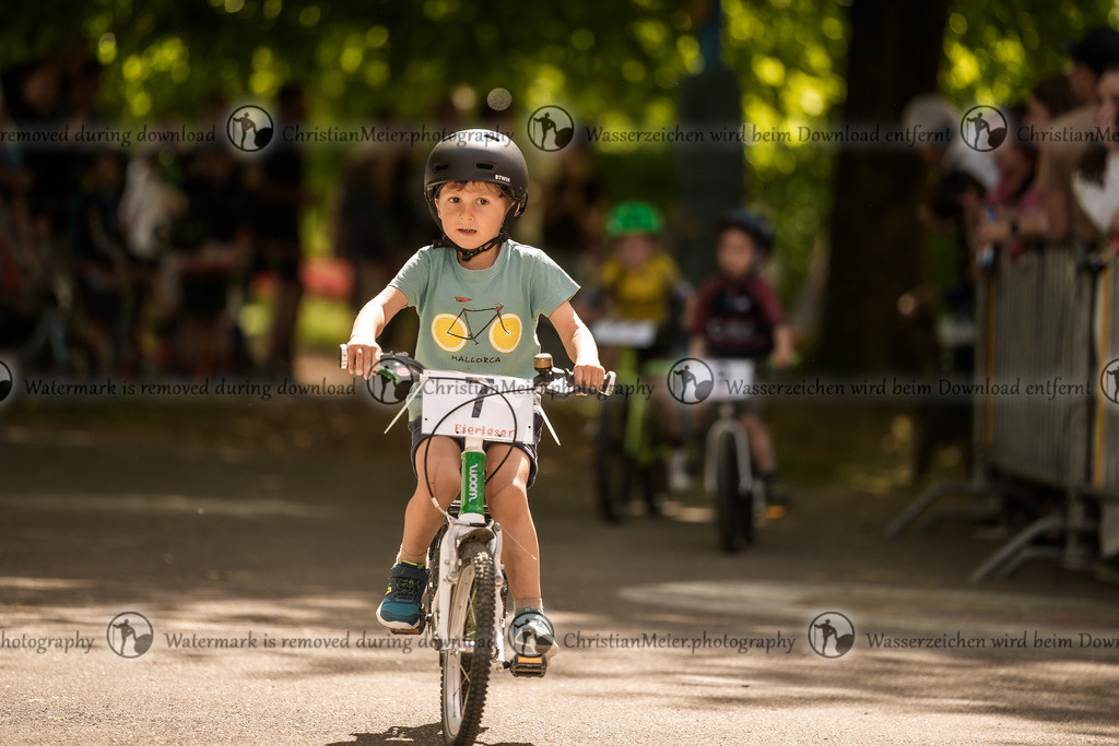 Eierlesen 2026 | Sie wurden bei einem Event oder Sportanlass fotografiert? Hier finden sie ihre Bilder! - Realisiert mit Pictrs.com