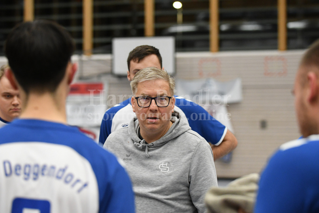 NI5_3737 | Kai-Uwe  Herrlich  (Trainer HC Deggendorf) - Realisiert mit Pictrs.com