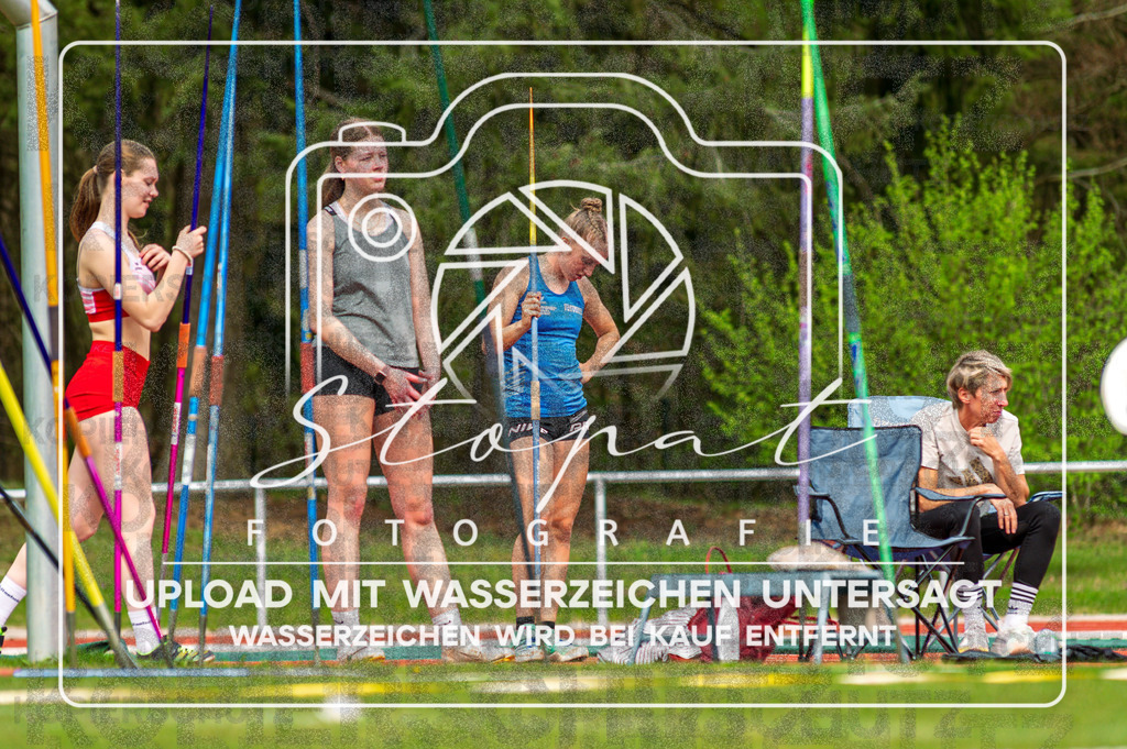KMHK-1064 | Svea Funck (TV Jahn Walsrode (NI)) bei den Kreismeisterschaften Leichtathletik-Wurf Heidekreis 2026 im Boehmewaldstadion, Soltau (Simon Paul Stopat) - Realisiert mit Pictrs.com