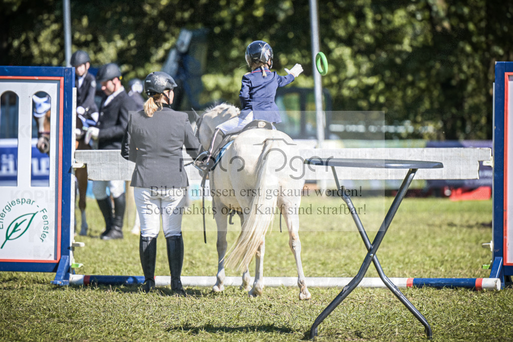 DOS_0338 | Entdecke hochwertige Reitturnierfotos von Foto Oger. Professionell, emotional und authentisch – jetzt Lieblingsmomente im Shop bestellen.Deutschlandweite Turnierfotografie. - Realisiert mit Pictrs.com