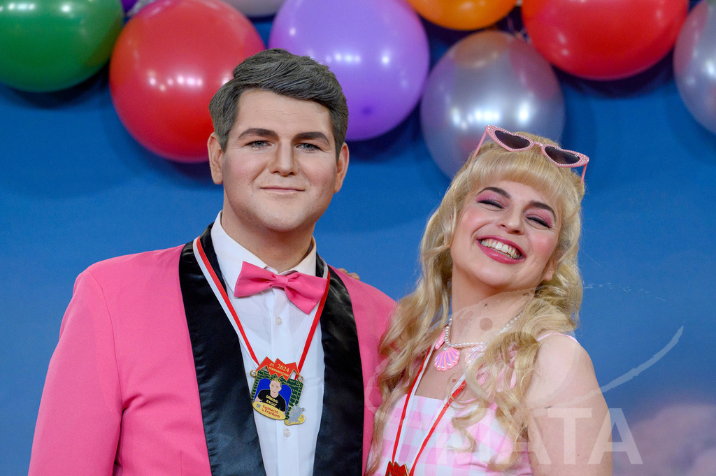 _DWA1777 | Politikerin Katharina Schulze (Grüne) mit ihrem Stellvertreter Johannes Becher (links) bei der TV-Sendung Fastnacht in Franken 2024. Veitshöchheim, 02.02.2024 Bayern Deutschland - Realisiert mit Pictrs.com