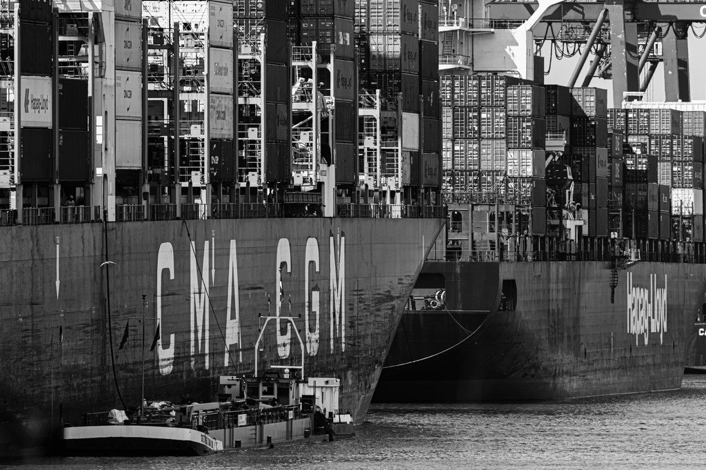 2022_04_28_TERMINAL-ALTENWERDER__DSC1611_sw | Hochwertig gedruckte Fotografien für die Wand, als Kalender und zum Verschenken. Hamburg & Norddeutschland und überall wo ich mit der Kamera unterwegs war.