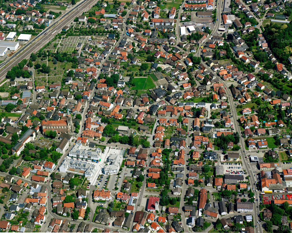 2526165 | SINZHEIM 01.08.2005 Stadtzentrum im Innenstadtbereich  in Sinzheim im Bundesland Baden-Württemberg, Deutschland // The city center in the downtown area  in Sinzheim in the state Baden-Wuerttemberg, Germany Foto: Gerhard Launer