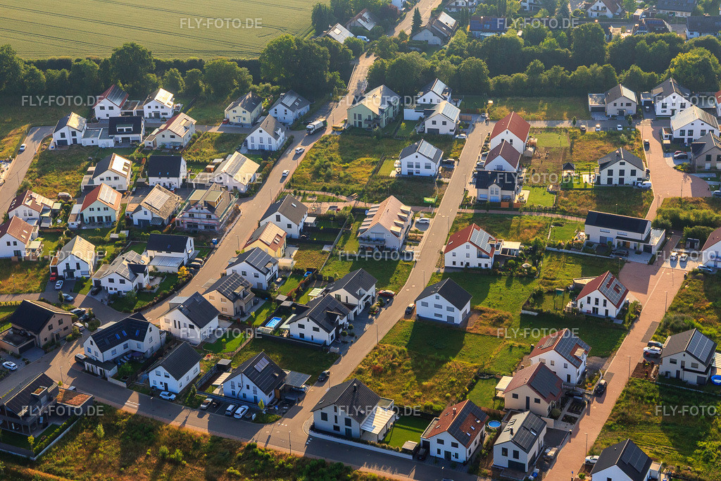 Neubaugebiet K2 | Luftbild: Neubaugebiet K2 in Kandel im Bundesland Rheinland-Pfalz in Deutschland. Foto: IMG_148373.jpg vom 17.06.2025 durch ©2025 Werner Riehm fly-foto.de/copyright - Realisiert mit Pictrs.com
