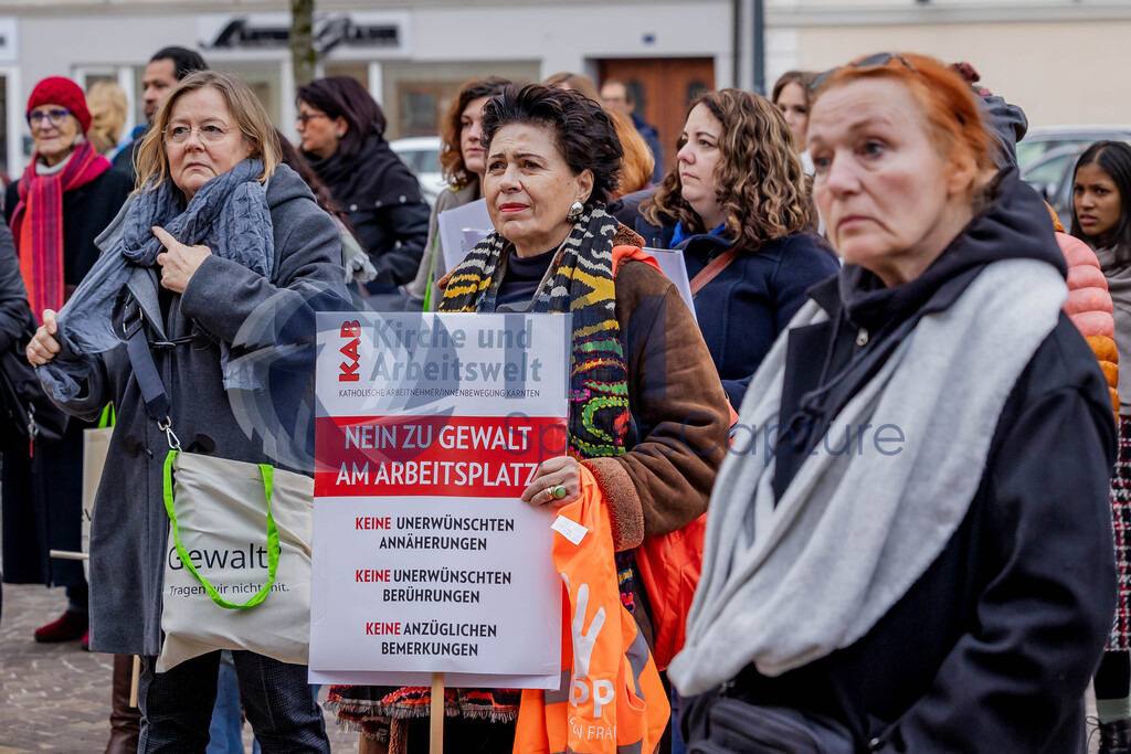 R06_1905 | 29.NOV.24-Protestmarsch gegen Gewalt-Copyright: Katholische Kirche Kärnten/Denk Dich Neu/Trainproduction/Matthias Trinkl