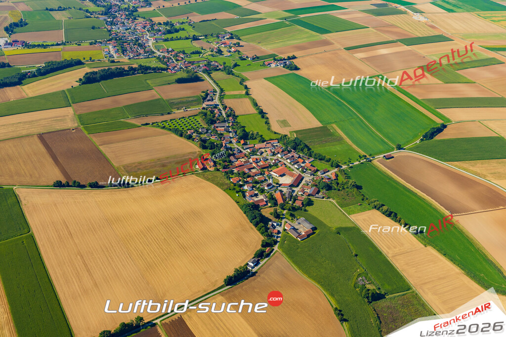 Schrägluftbild  Weichs  Laberweinting - Das Luftbild wurde 2025 vom UL-Flugzeug heraus erstellt ( keine Drohne ) - Hochauflösende Luftaufnahme -Nicht vergleichbar mit Google Maps oder Satelittenbilder- Die Geschenkidee !Mit Lizenz und Bildrechte bestellbar