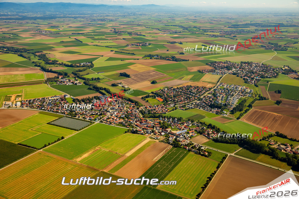 Das Luftbild zeigt :  Salching - Die Luftaufnahme wurde 2023 vom UL-Flugzeug aus erstellt ( keine Drohne ) - Hochauflösende Luftaufnahme - Für grossformatige Ausdrucke geeignet. Die Geschenkidee !Mit Lizenz und Bildrechte bestellbar
