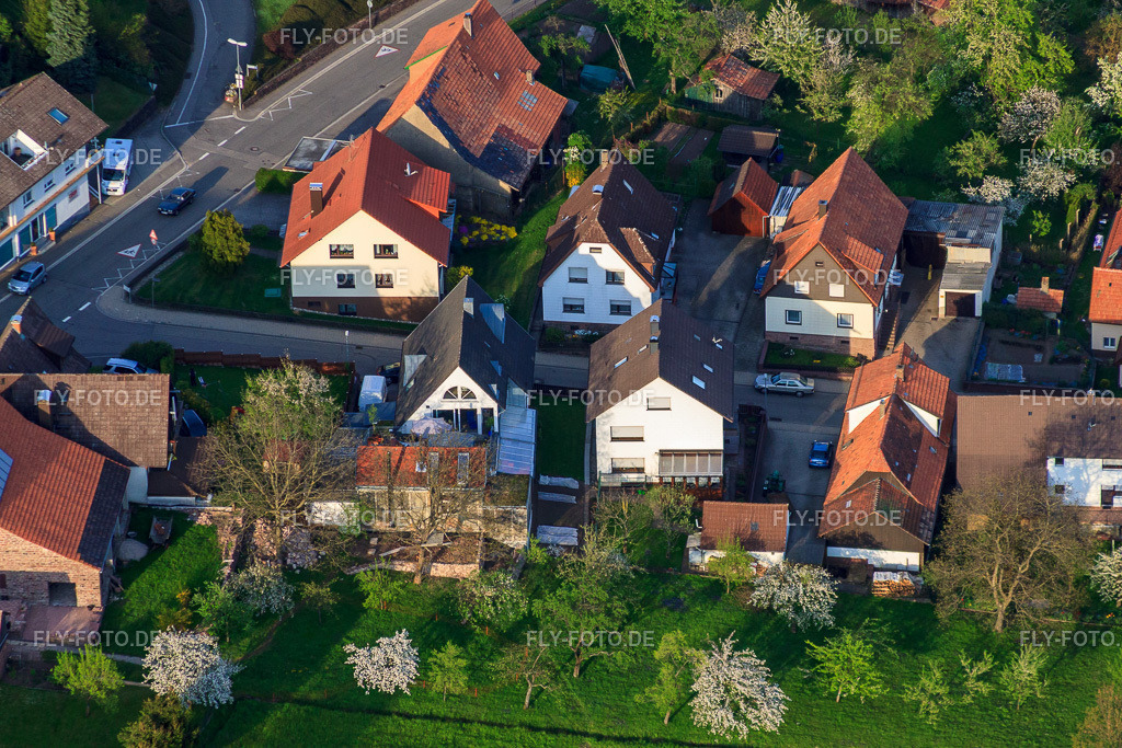 Albtalstr | Luftbild: Albtalstr im Ortsteil Völkersbach in Malsch im Bundesland Baden-Württemberg in Deutschland. Foto: IMG_26887.jpg vom 28.04.2010 durch Werner Riehm/FLY-FOTO.de - Realisiert mit Pictrs.com