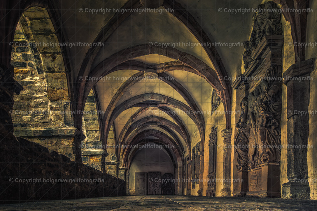 Kreuzgang IV | Kaufen sie online außergewöhnliche Fotografien auf Leinwand Acrylglas Fotoprint Aludibond von holgerweigeltfotografie - Realisiert mit Pictrs.com