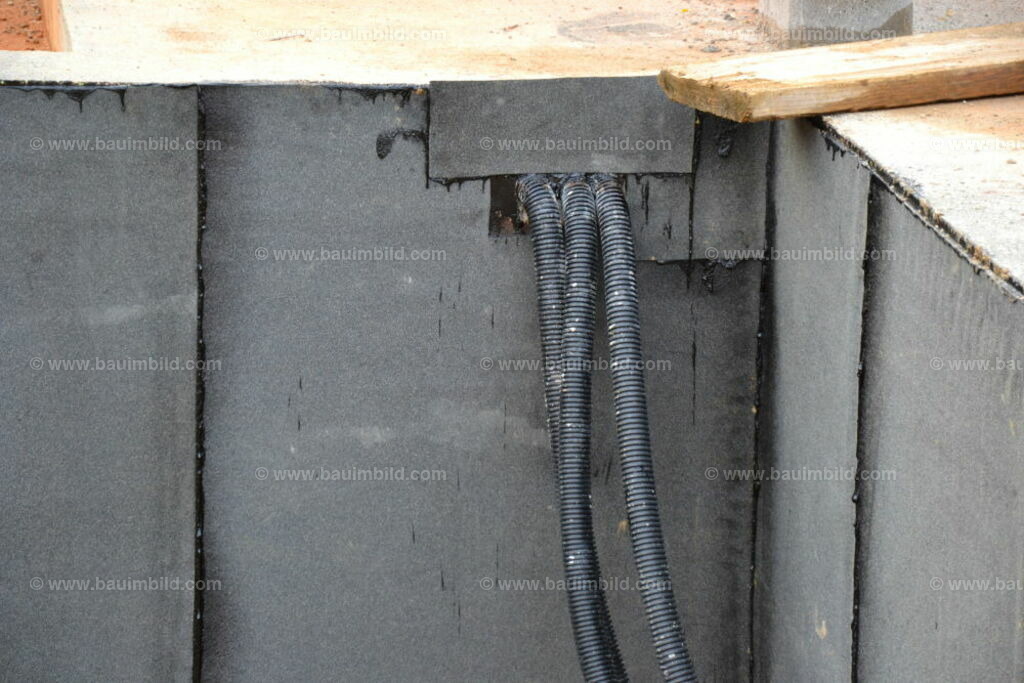 bib-lg05-abdichtungen-0045 | Nach LV-Leistungsgruppen sortierte Detailfotos über den Bau eines Hauses. Alle Hausbau-Bilder direkt vom Urheber und Autor der Website Haus-Selber-Bauen.com