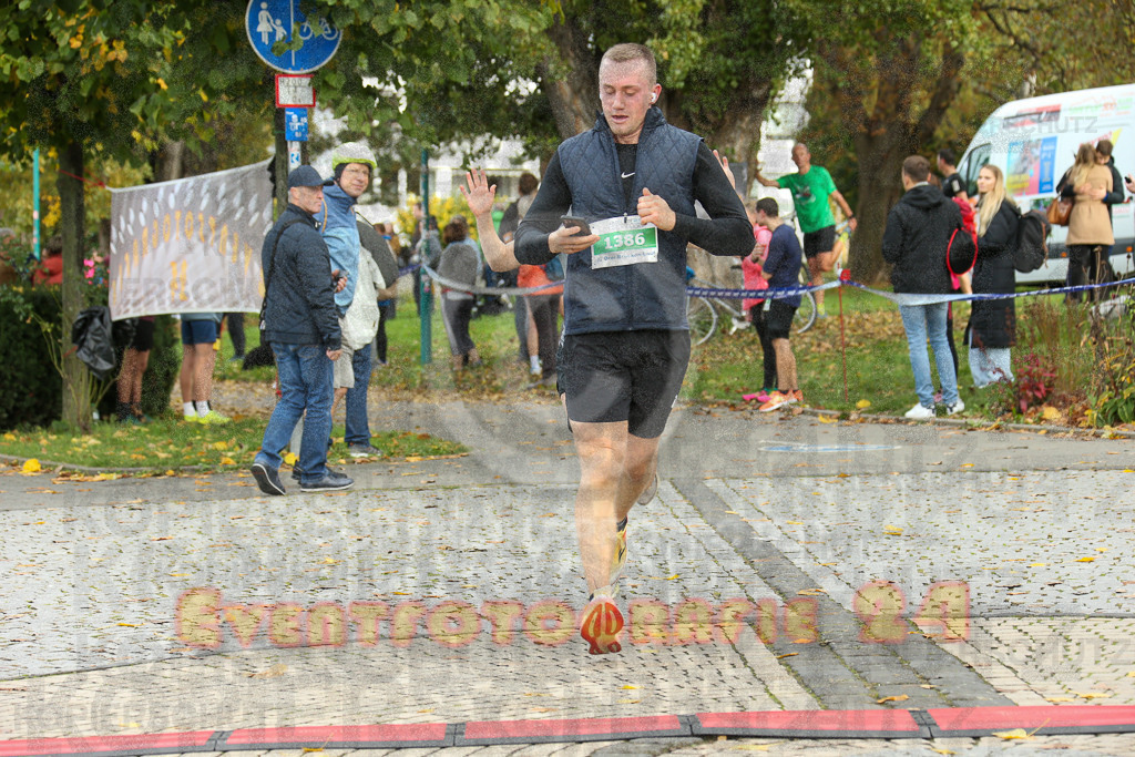 241020_1103_EX1_0836 | Sportfotografie im Rhein-Sieg Kreis, Köln, Bonn, NRW, Rheinland Pfalz, Hessen, etc. Unser Tätigkeitsfeld umfasst den Laufsport vom Volkslauf über den Marathon, Duathlon, Triathon bis zum Ultralauf wie Kölnpfad Ultra oder Schindertrail.