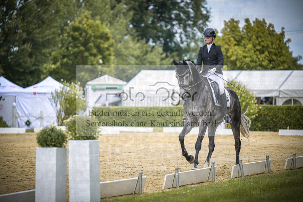 DOS_2417 | Entdecke hochwertige Reitturnierfotos von Foto Oger. Professionell, emotional und authentisch – jetzt Lieblingsmomente im Shop bestellen.Deutschlandweite Turnierfotografie. - Realisiert mit Pictrs.com
