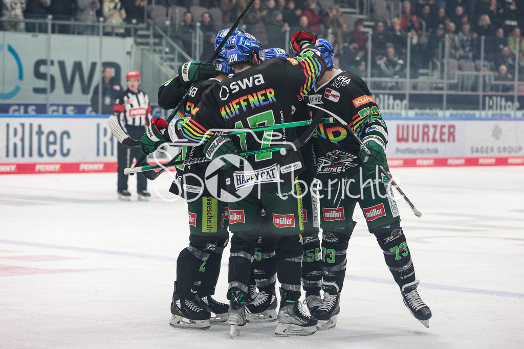 Augsburger Panther - Bietigheim Steelers | Jubel der Hausherren nach dem Treffer zum 3-0 durch Matthew PUEMPEL (AEV #73)