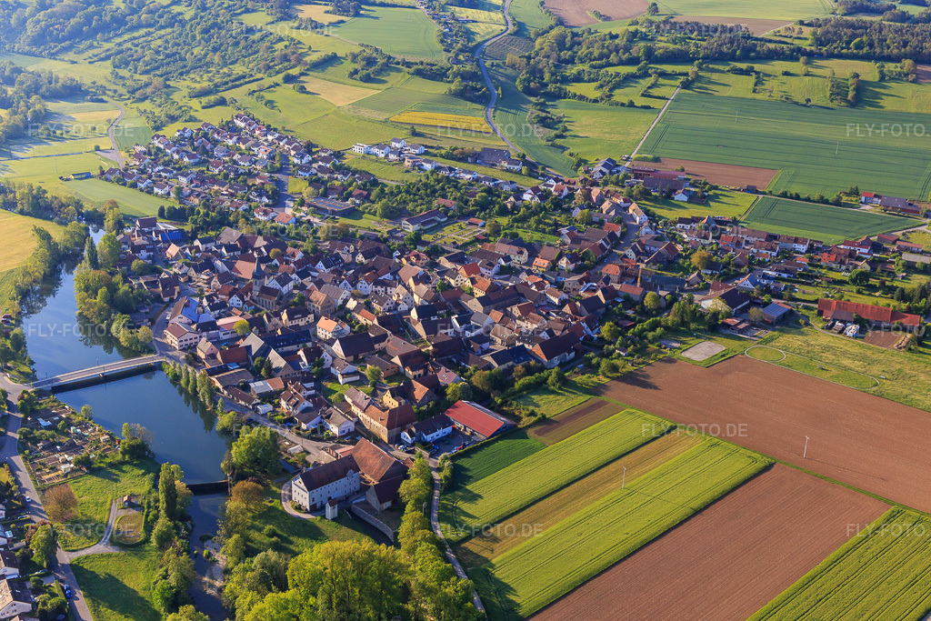 Luftbild: Ortübersicht aus Westen im Ortsteil Elpersheim in Weikersheim im Bundesland Baden-Württemberg in Deutschland. Foto: IMG_146388.jpg vom 10.05.2025 durch Werner Riehm/FLY-FOTO.de