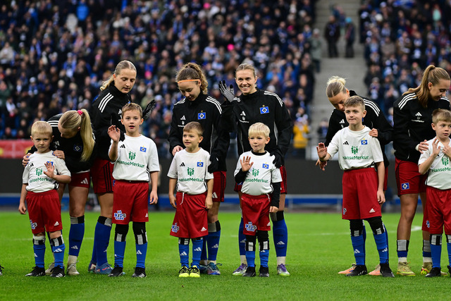 Fußball I Frauen I Saison 2025-2026 I DFB-Pokal I Achtelfinale I Hamburger SV - Bayer 04 Leverkusen I 15103 | Der Sportfotograf. - Realisiert mit Pictrs.com