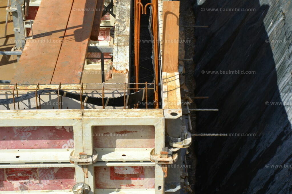 bib-lg04-betonarbeiten-0167 | Nach LV-Leistungsgruppen sortierte Detailfotos über den Bau eines Hauses. Alle Hausbau-Bilder direkt vom Urheber und Autor der Website Haus-Selber-Bauen.com