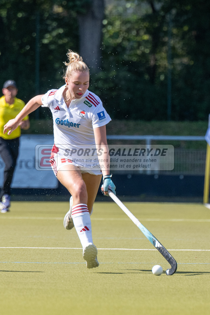 SFE_20230916_0036 | Hockey 1. Bundesliga Damen Rot-Weiss - Mannheimer HC am 16.09.2023 in Köln (KTHC Stadion Rot-Weiss Köln Tennis and Hockey Club), Photo: Stephan Fehrmann 2023 (Sports-Gallery),Lynn Krings ( Rot-Weiss Köln #19 ) ,Anissa Korth ( Mannheimer HC #23 )