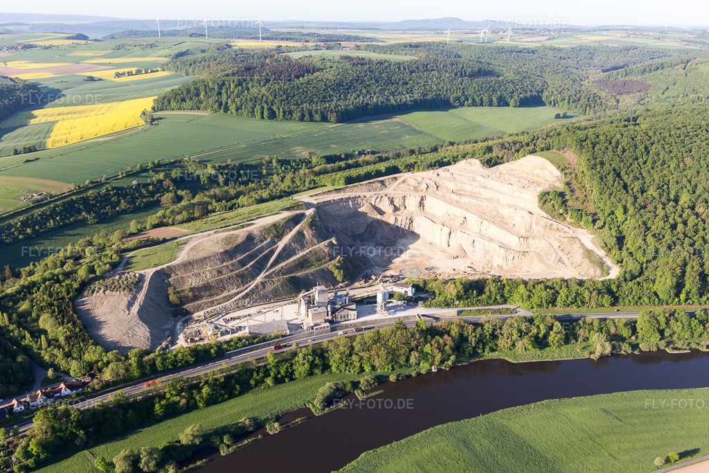 Luftbild: Kalkwerk Hehlen in Hehlen im Bundesland Niedersachsen in Deutschland. Foto: IMG_107168.jpg vom 05.05.2018 durch Werner Riehm/FLY-FOTO.de