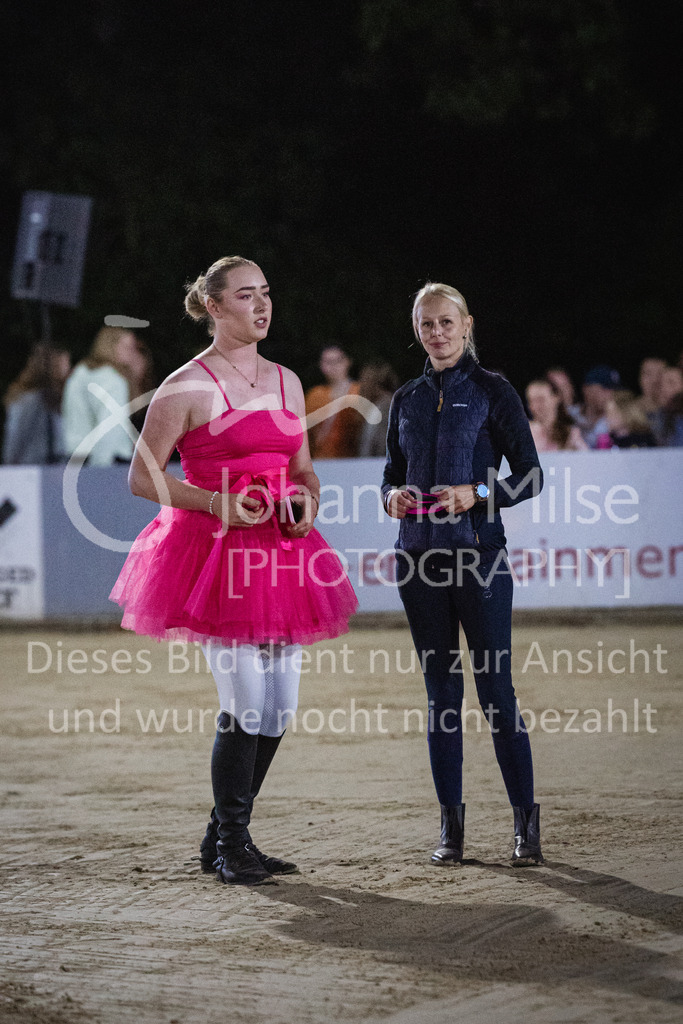 230827_Delbrueck_Kostuem-700 | Deine schönsten Turniermomente als professionelle Fotos! Entdecke hochwertige Pferdesport-Fotografie im Online-Shop. Jetzt Fotos finden & bestellen!