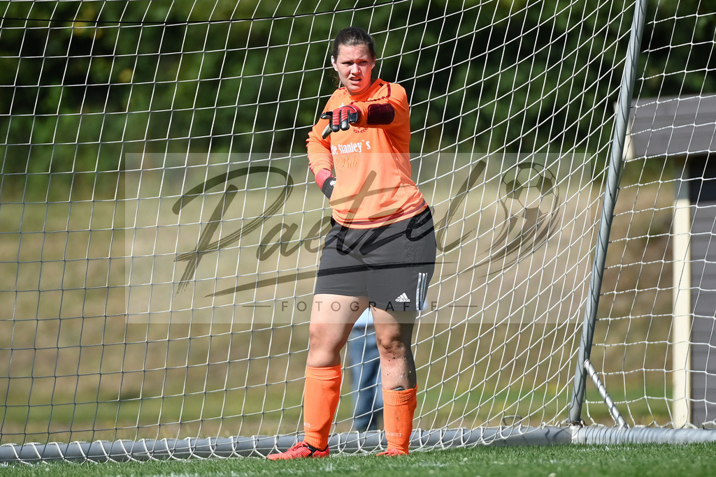 VFBGRE20200816_0064 | Fussball, Frauen:   bei dem Testspiel zwischen VfB Schinkel und TSG 07 Burg Gretesch IV auf der Sportanlage am Zuschlag am 16.08.2020 in Osnabrueck, Deutschland. - Realisiert mit Pictrs.com