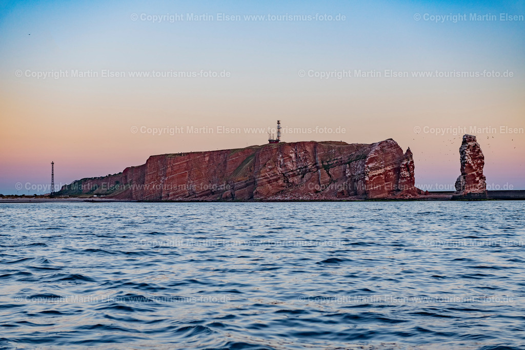 Helgoland Lange Anna_ELS_8312030818 | Helgoland - Aufnahmedatum: 03.08.2018, Aufnahmehöhe:  m, Koordinaten:  - , Bildgröße: 8256 x  5504 Pixel - Copyright 2018 by Martin Elsen, Kontakt: Tel.: +49 157 74581206, E-Mail: info@schoenes-foto.deSchlagwörter:Schleswig-Holstein,Landkreis Pinneberg,Düne,Hochseeinsel,Börteboote,Meer,Küste,Halunder,Oberland,Unterland,Strand,Seehunde,Robben,Lange Anna,Felsen,Roter Felsen,Luftbild,Luftbilder,Bastölpel - Realisiert mit Pictrs.com