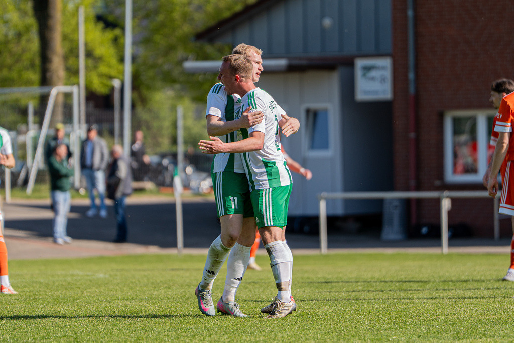 Fußball I Herren I Saison 2025-2026 I Bezirksliga Weser-Ems 4 I 29. Spieltag I TuS Lutten - SV Holdorf I 12381 | jns.sportfotos - Realisiert mit Pictrs.com