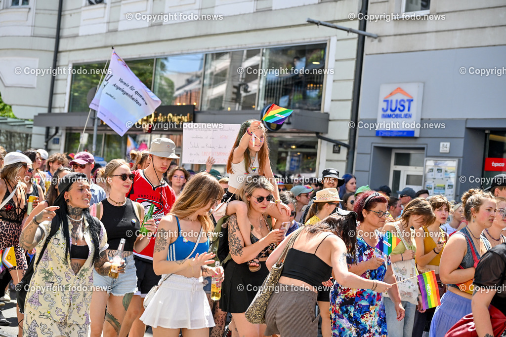 Linzpride 2025_ 21.06.2025-150 | 21.06.2025, Linz, AUT, Linzpride 2025, im Bild Teilnehmer an der Linz Pride 2025