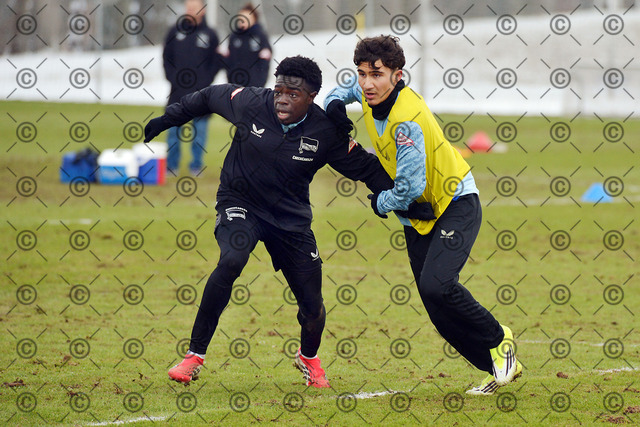 RGE_7874b | Hertha BSC, 2.Bundesliga, Herren, Training, Saison 2025/26, von li. Boris Mamuzah Lum ( Hertha BSC ),  18.02. 2026,  Fotograf: Ralf Gebhardt - Realisiert mit Pictrs.com