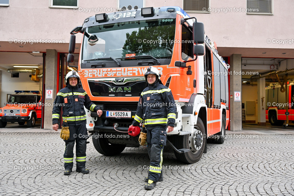 Berufsfeuerwehr Linz_ 26.06.2023-4 | 26.06.2023, Linz, AUT, Berufsfeuerwehr Linz, 90 Jahre Jubilaeum, im Bild modernes Einsatzfahrzeug RLF mit Feuerwehrmaennern im Ruestzeug