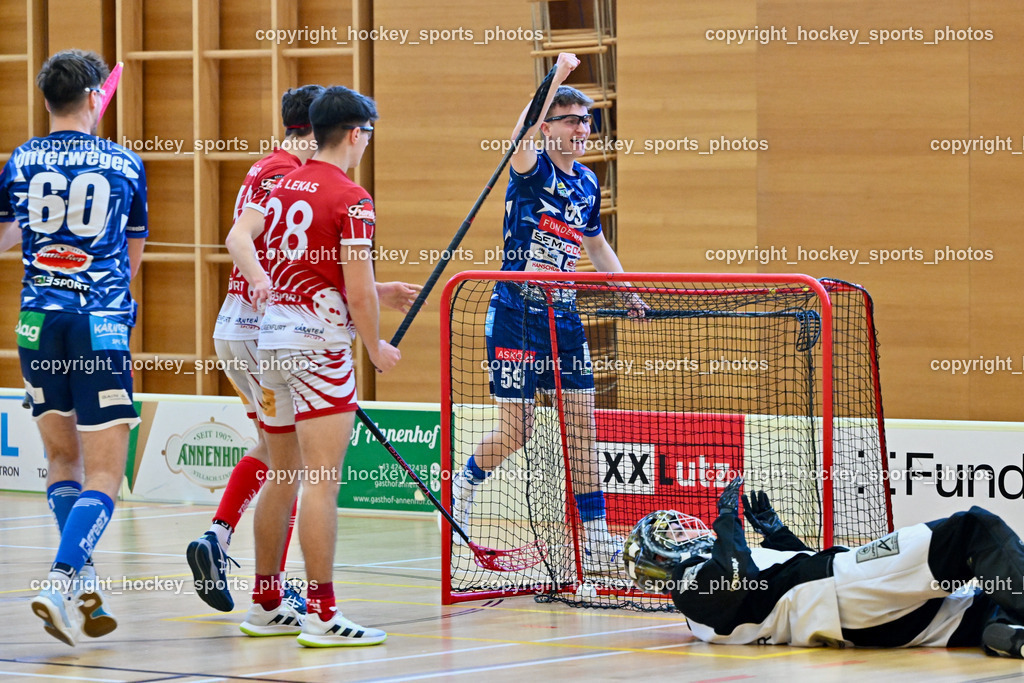 VSV Unihockey vs. KAC Floorball | Tor VSV Unihockey, Jubel #59 Nino Forelli VSV Unihockey, #55 Maximilian Obereder KAC Floorball, #60 Thomas Unterweger VSV Unihockey, #28 Gabriel Lekas KAC Floorball,  VSV Unihockey vs. KAC Floorball, VSV Unihockey vs. KAC Floorball am 12.04.2025 in Villach (Ballspielhalle St. Martin), Austria, (Photo by Bernd Stefan)