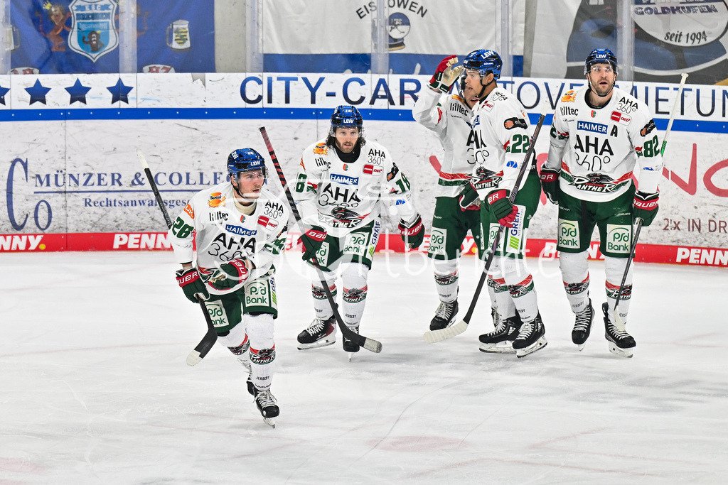 Dresdener Eislöwen - Augsburger Panther | Jubel der Gäste nach dem Treffer zum 0-3 durch Alexander BLANK (Augsburger Panther 26) / Tor / Torschuetze / Freude / Happy / DEL: Dresdener Eislöwen - Augsburger Panther; Joynext-Arena am 05.10.2025