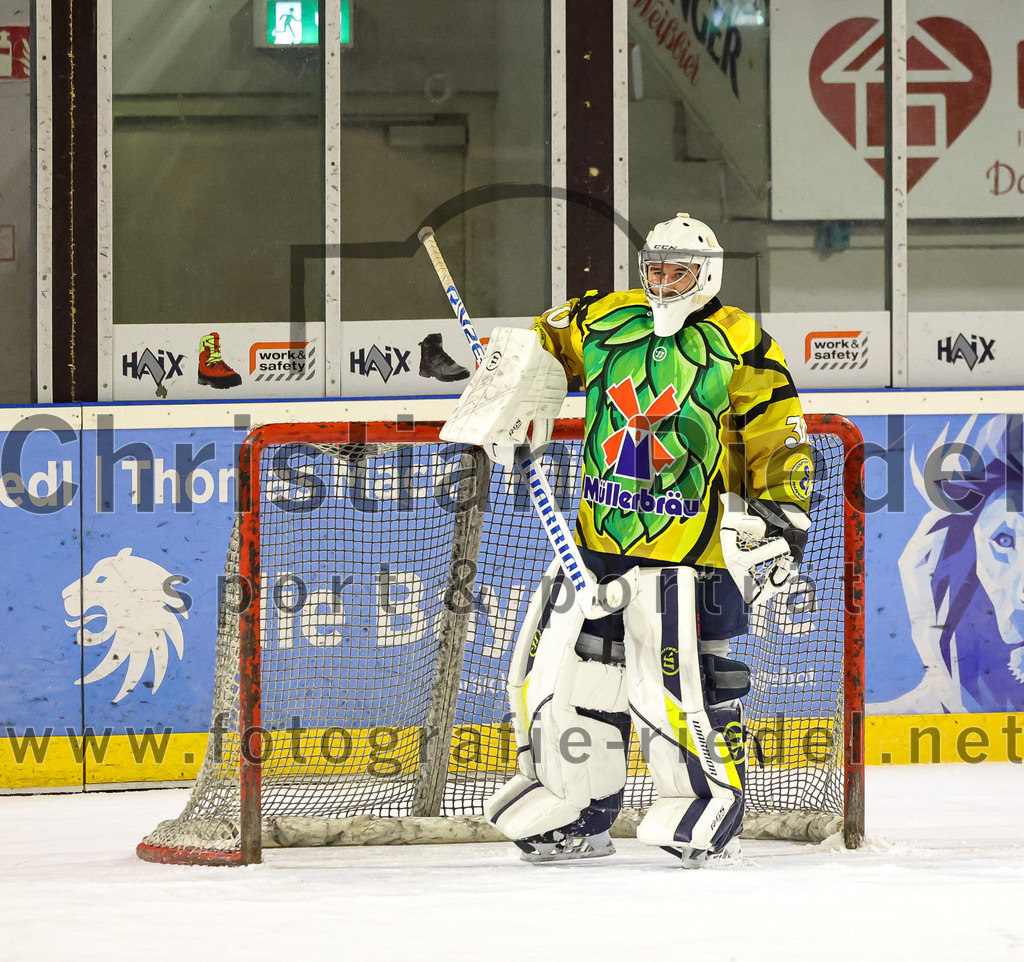 2022-12-16_069_TSV_Erding_gegen_EC_Pfaffenhofen | Erding, Deutschland, 16.12.2022:
Eishockey, Bayernliga 2022 / 2023, 21. Spieltag, TSV Erding gegen EC Pfaffenhofen, Endergebnis: 14:1

Torwart Hannes Kiefer (EC Pfaffenhofen, #30)

Foto: Christian Riedel / fotografie-riedel.net