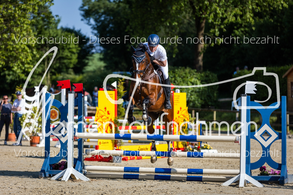 Donop24-ASpr-079 | MomenTaufnahmen Pferdesportfotos