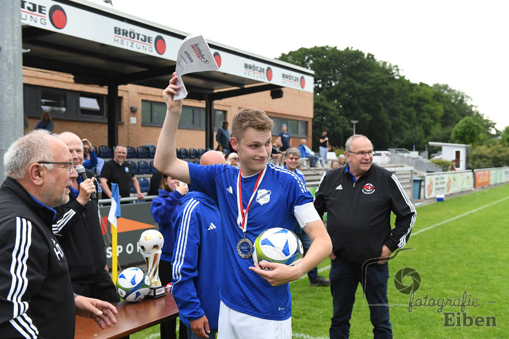 1. FC Nordenham-SV GOTANO | Kreispokal Finale Jade-Weser-Hunte 1. Mannschaften; 1.FC Nordenham (weiß)-SV GOTANO (blau) am 15.06.2025 in Rastede (Sportanlage Köttersweg), Photo: Philip Eiben 2025 - Realisiert mit Pictrs.com