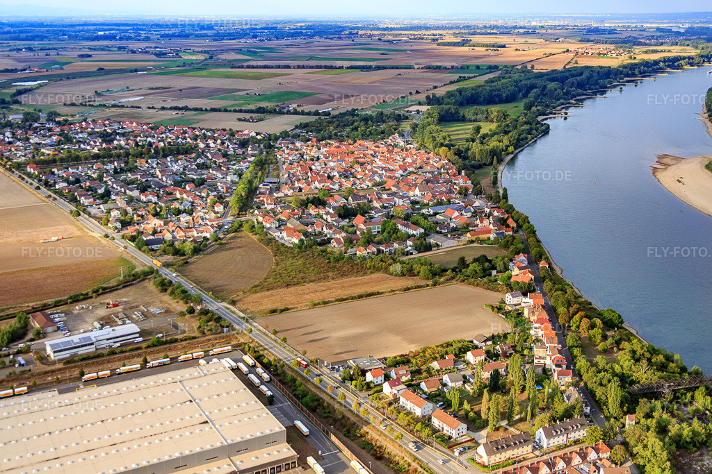 Luftbild: Ortsansicht von Süden im Ortsteil Rheindürkheim in Worms im Bundesland Rheinland-Pfalz in Deutschland. Foto: IMG_084414.jpg vom 02.09.2015 durch Werner Riehm/FLY-FOTO.de
