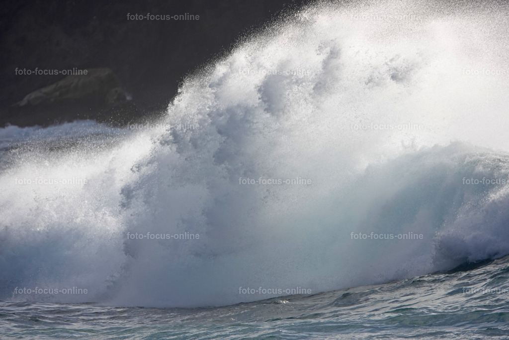 Wild waves | Atlantic breakwater