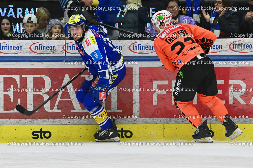 EC IDM WÄRMEPUMPEN VSV vs. MOSER MEDICAL GRAZ99ERS | #13 Adam Helewka EC VSV, #22 Kevin Conley Graz 99ers, EC IDM WÄRMEPUMPEN VSV vs. MOSER MEDICAL GRAZ99ERS, EC IDM WÄRMEPUMPEN VSV vs. MOSER MEDICAL GRAZ99ERS am 17.03.2026 in Villach (Stadthalle Villach), Austria, (Photo by Bernd Stefan)