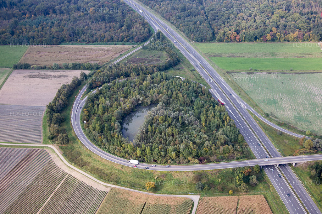Vue aérienne: Vue de la ville à Vendenheim dans le département Bas Rhin, France. Photo: IMG_074125.jpg prise le 04/10/2014 par Werner Riehm/FLY-FOTO.euRésolution de l'original: 5097 x 3398 px