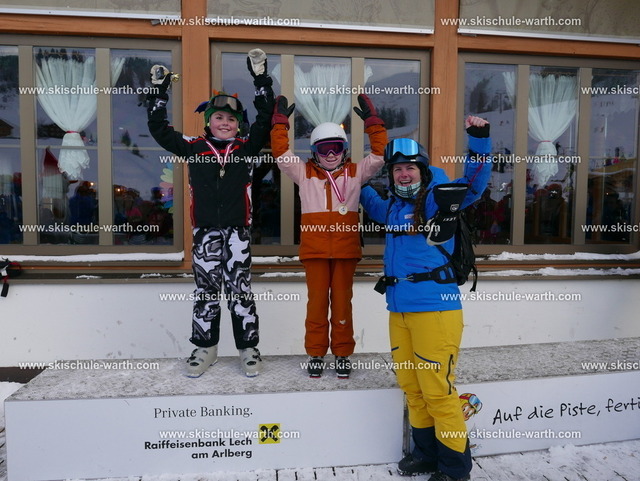 Gruppe Carla | Photos von der Skischule Warth - Realisiert mit Pictrs.com