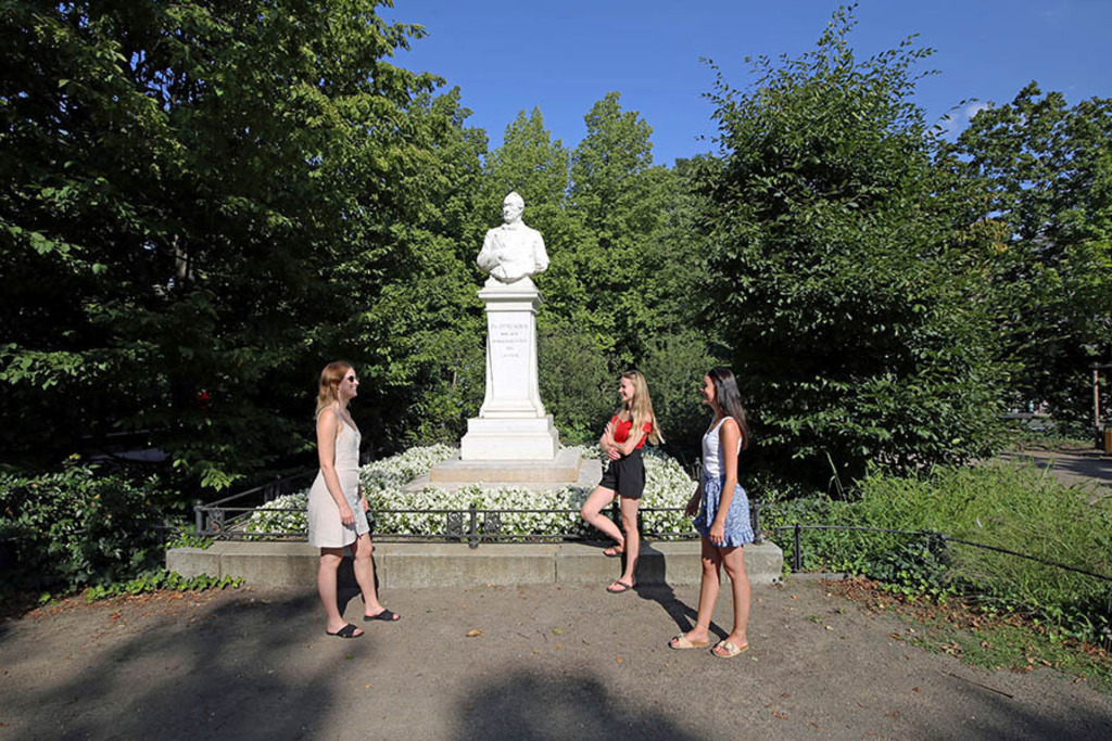 Otto-Koch-Denkmal | Das Team hinter BILDLEXIKON LEIPZIG bündelt historische wie aktuelle Informationen über die Stadt Leipzig in Text und Bild auf einer Plattform und stellt diese der interessierten Öffentlichkeit zur Verfügung.