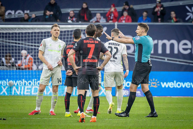 German Bundesliga, Bayer 04 Leverkusen vs. SV Werder Bremen, 24.01.2026 | LEVERKUSEN, GERMANY - JANUARY 24: Goal of Patrik Schick (Bayer 04 Leverkusen, 14) got cancelled vy referee Tobias Reichel (Sindelfingen) and VAR during the German Bundesliga match on gameday 19 between Bayer 04 Leverkusen vs. SV Werder Bremen at BayArena on January 24, 2026 in Leverkusen, Germany. DFL REGULATIONS PROHIBIT ANY USE OF PHOTOGRAPHS AS IMAGE SEQUENCES AND/OR QUASI-VIDEO.