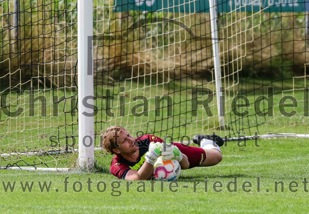 2023-07-02_049_SV_Walpertskirchen_gegen_FC_Herzogstadt | Walpertskirchen, Deutschland, 02.07.2023:
Fußball, Kreisliga 2023 / 2024, Testspiel, SV Walpertskirchen gegen FC Herzogstadt, Endergebnis: 

Torwart Florian Leininger (FC Herzogstadt, #22)

Foto: Christian Riedel / fotografie-riedel.net
