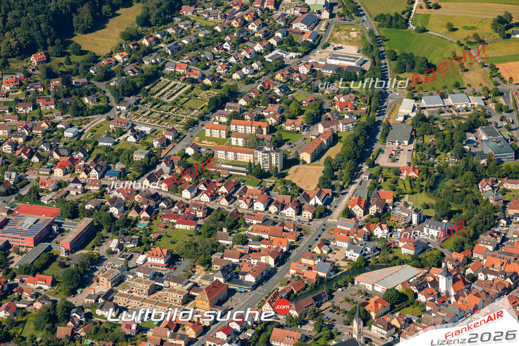 Das Luftbild zeigt :  Ebermannstadt - Die Luftaufnahme wurde 2024 vom UL-Flugzeug aus erstellt ( keine Drohne ) - Hochauflösende Luftaufnahme - Für grossformatige Ausdrucke geeignet. Die Geschenkidee !Mit Lizenz und Bildrechte bestellbar
