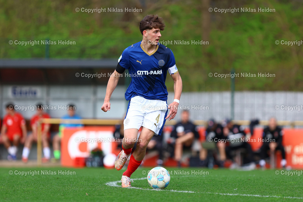 NH_HolsteinKielU19_1FCHeidenheimU19_DFBNachwuchsliga_18042026 | #4 Len Kloppenburg (Holstein Kiel U19)Fußball I Herren I U19 DFB-Nachwuchsliga Hauptrunde Liga A, Gruppe B I Saison 2025-2026 I 9. Spieltag I Holstein Kiel U19 - 1. FC Heidenheim U19 I 18.04..2026 I Citti-Fußball-Park