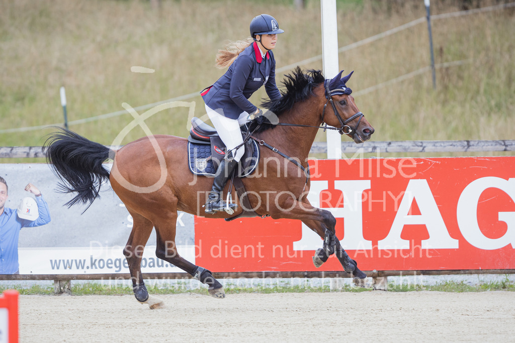 220731_BHO_BT_M1-Spr-178 | Deine schönsten Turniermomente als professionelle Fotos! Entdecke hochwertige Pferdesport-Fotografie im Online-Shop. Jetzt Fotos finden & bestellen!