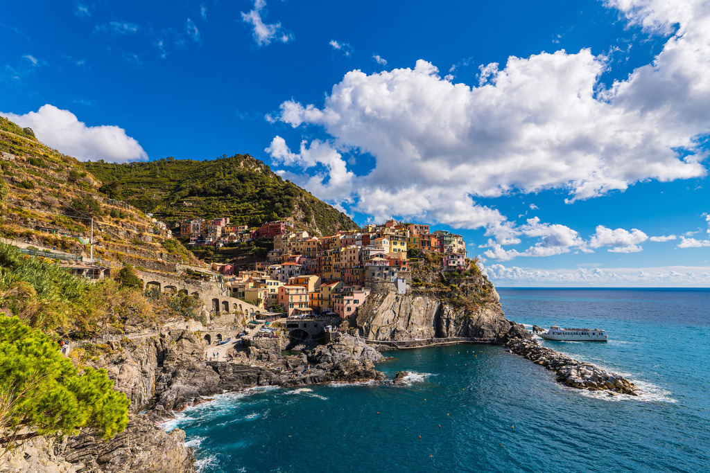 Blick auf Manarola an der Mittelmeerküste in Italien | Blick auf Manarola an der Mittelmeerküste in Italien.
