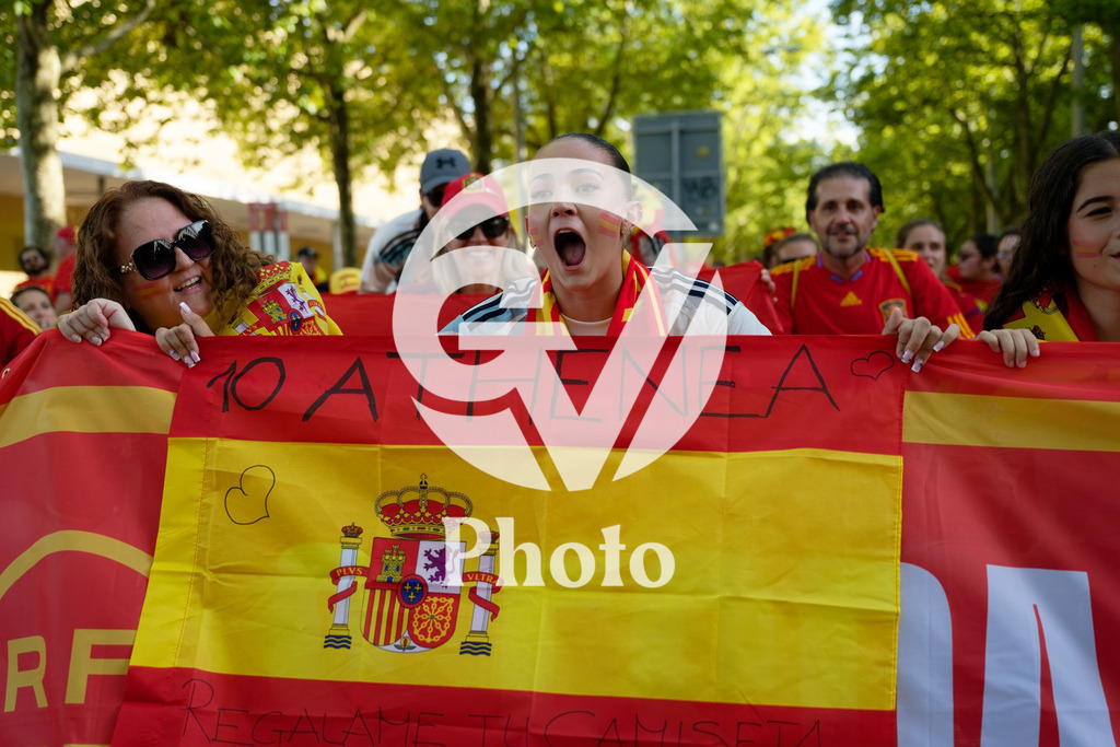 Spain v Switzerland - UEFA Women's EURO 2025 Quarter-Final | BERN, SWITZERLAND - JULY 18: Fans of Spain with flags /banner  during the UEFA Women's EURO 2025 Quarter-Final match between Spain v Switzerland at Stadion Wankdorf on July 18, 2025 in Bern, Switzerland. (Photo by Giuseppe Velletri/Sports Press Photo/Getty Images)